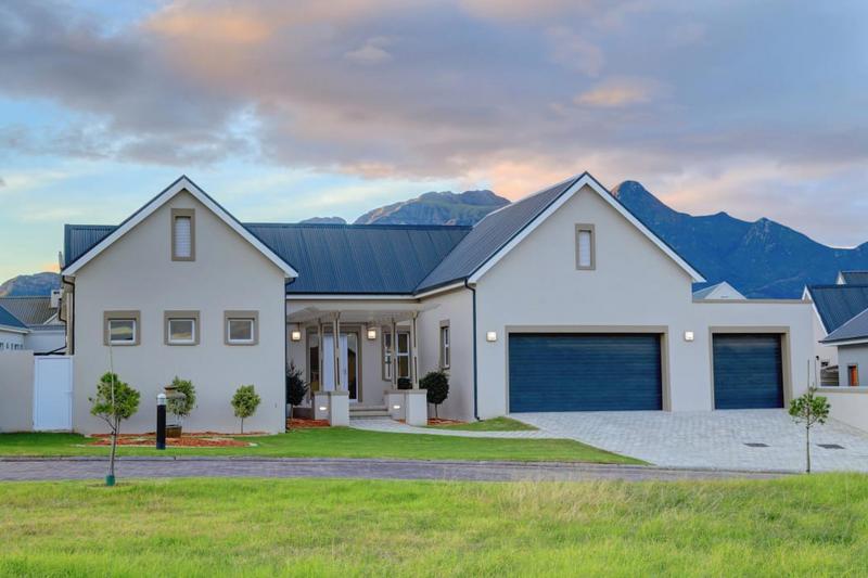 4 Bedroom Property for Sale in Kingswood Golf Estate Western Cape